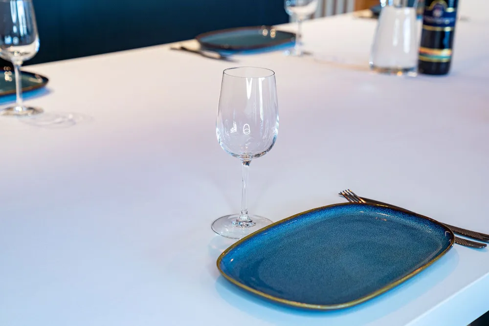 Extra Large - Ultra White - Photo 3